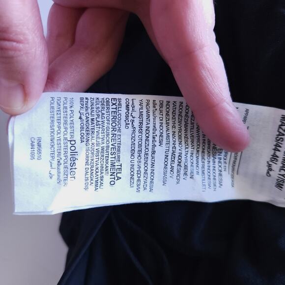 Under Armour Women's Shorts Small Black 5" Inseam Workout Shorts - Picture 4 of 4